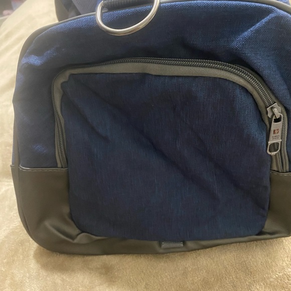 SWISSTECH Excursion Adventure Water Resistant Bottom 24" Duffel Bag Blue - Picture 11 of 14